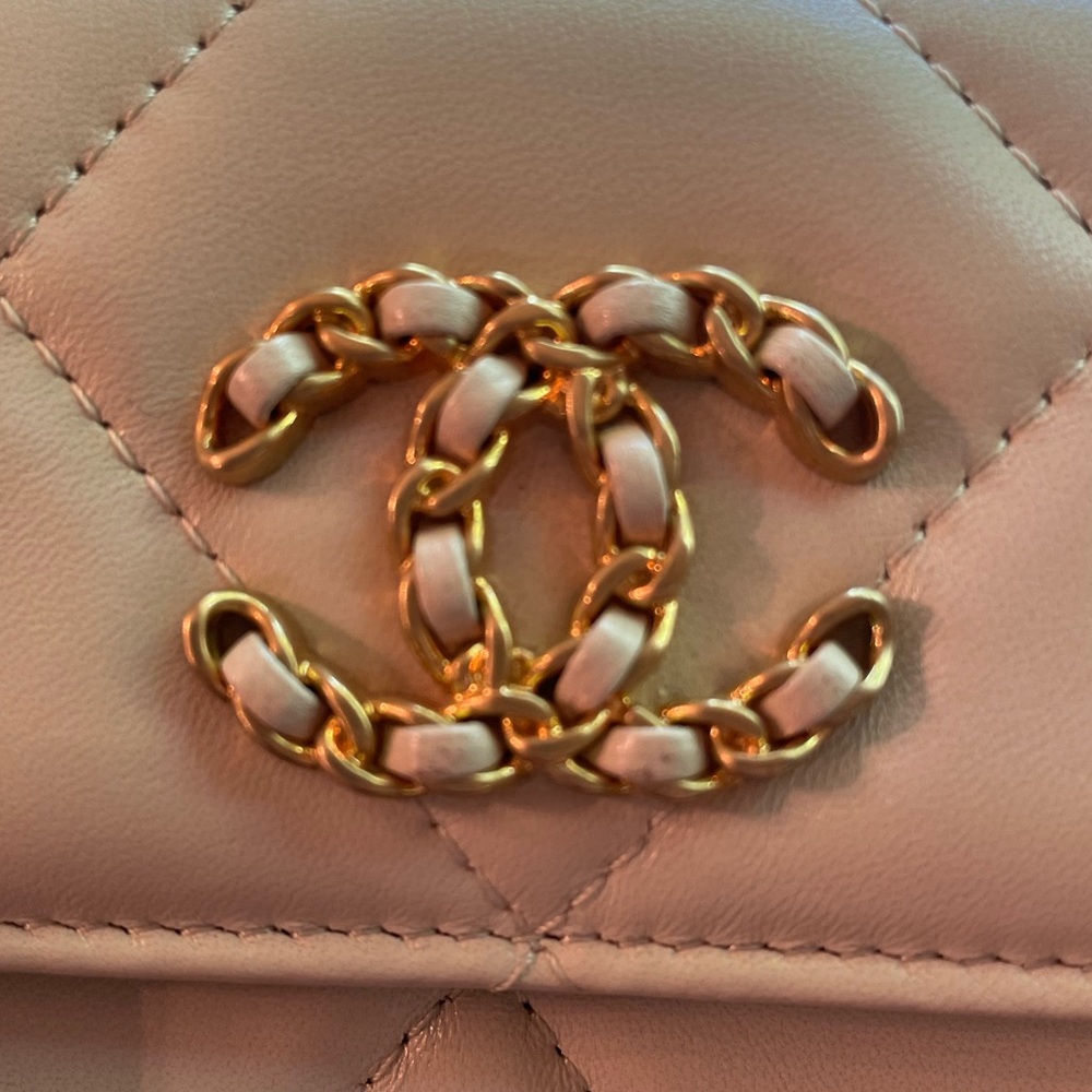 ❌❌❌SOLD❌❌❌CHANEL 19 Authentic Cardholder On Chain - Picture 9 of 16